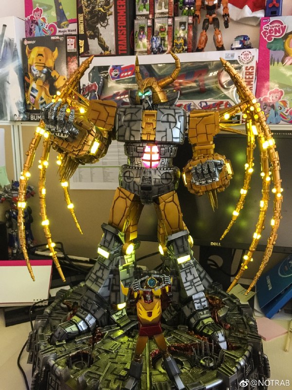 Unicron Lamp From Soldier Story In Hand Photos  (5 of 6)